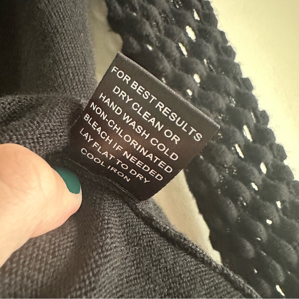 one grey day • 100% Wool Netted Peekaboo Top - Picture 5 of 8